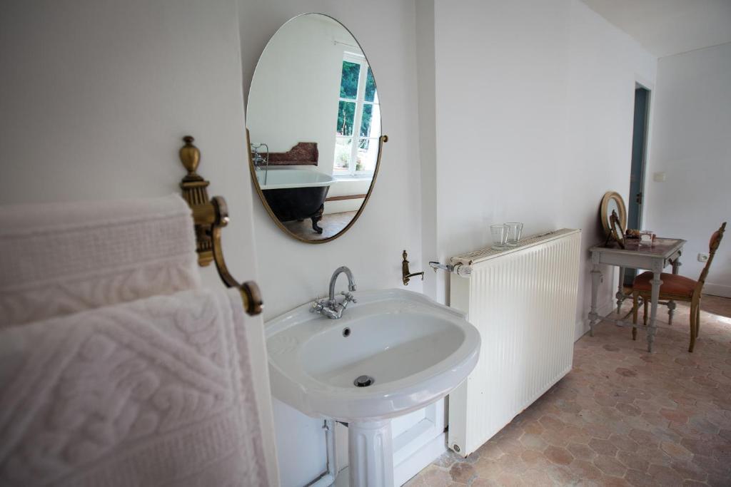 Chateau De La Madeleine Bed & Breakfast Pressagny-lʼOrgeuilleux Eksteriør bilde
