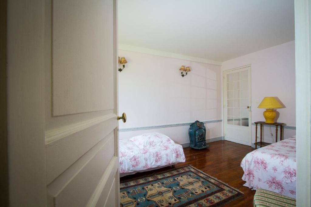 Chateau De La Madeleine Bed & Breakfast Pressagny-lʼOrgeuilleux Rom bilde