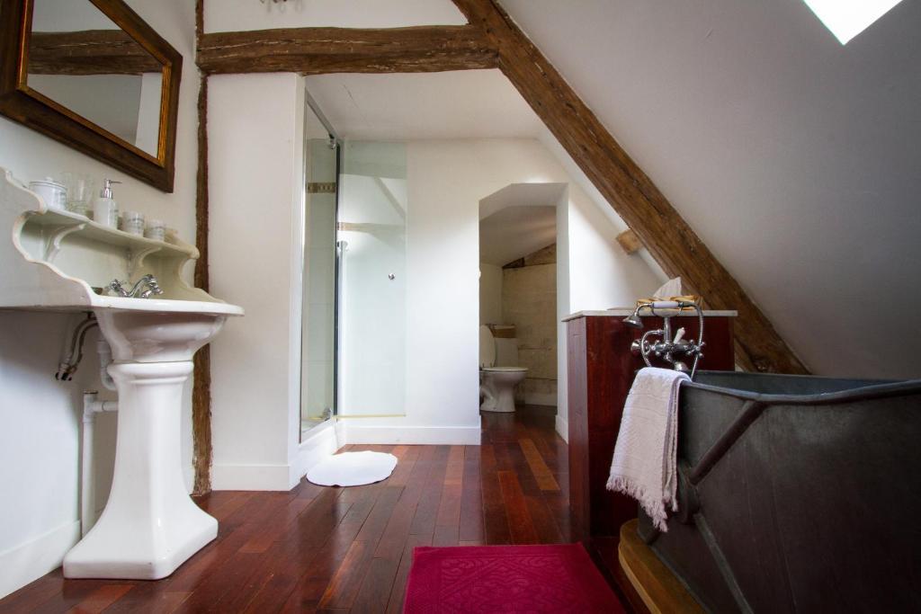 Chateau De La Madeleine Bed & Breakfast Pressagny-lʼOrgeuilleux Eksteriør bilde
