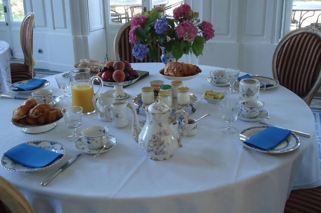 Chateau De La Madeleine Bed & Breakfast Pressagny-lʼOrgeuilleux Eksteriør bilde