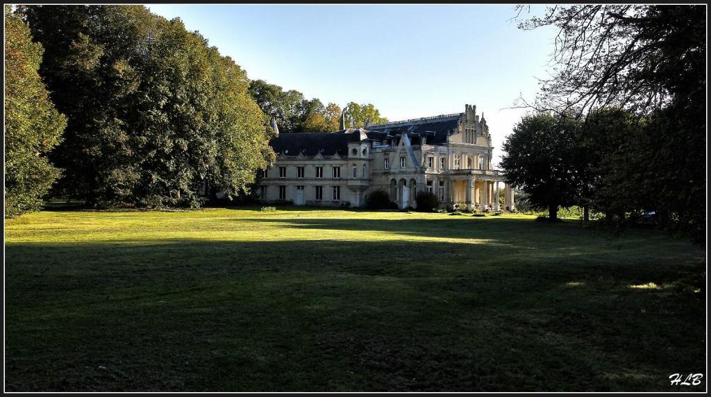 Chateau De La Madeleine Bed & Breakfast Pressagny-lʼOrgeuilleux Eksteriør bilde