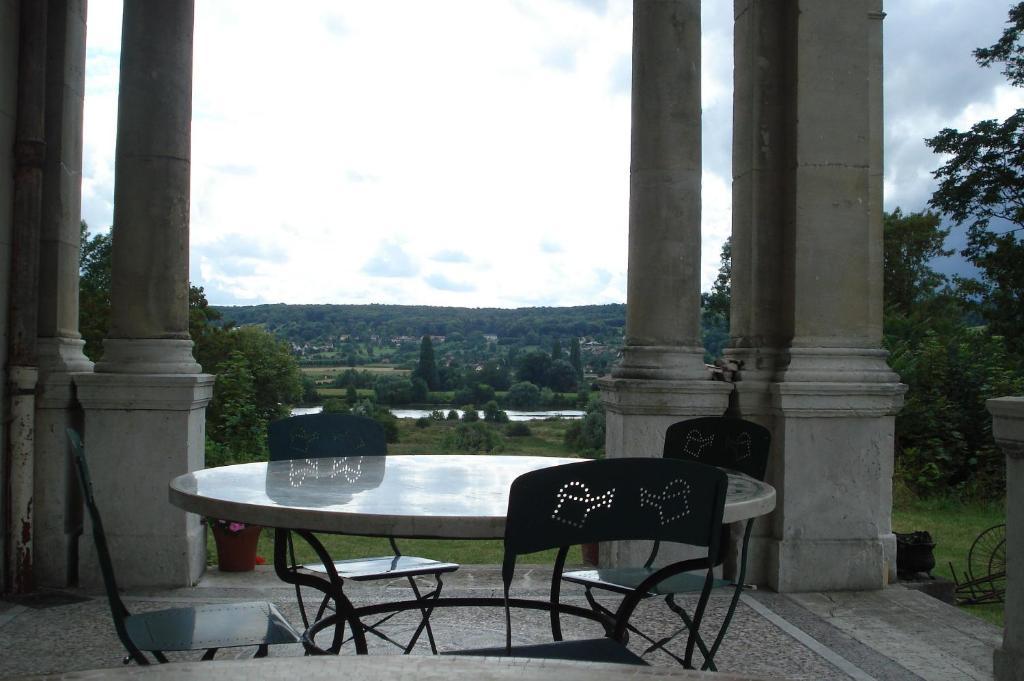 Chateau De La Madeleine Bed & Breakfast Pressagny-lʼOrgeuilleux Eksteriør bilde